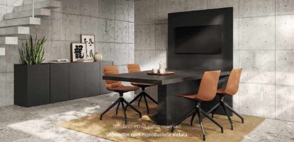 Mediawall Mux con tavolo trapezoidale in legno, dimensioni complessive 190 x 120 x 181 cm, piano in legno impiallacciato con struttura listellare e doppia anima in MDF, pannelli in truciolare ad alta densità placcati con impiallacciatura di legno naturale e dettagli metallici verniciati a polveri epossidiche nero RAL 9005 goffrato.