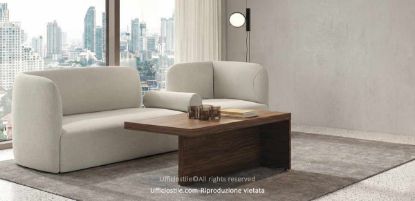 Tavolino caffè Mux rettangolare da 120 x 60 cm con piano in versione legno impiallacciato, struttura listellare con doppia anima in MDF e interno in abete, impiallacciatura in legno naturale, bordatura in legno spessore 1 mm, spessore totale piano 51 mm e pannelli in truciolare placcati con impiallacciatura di legno naturale.