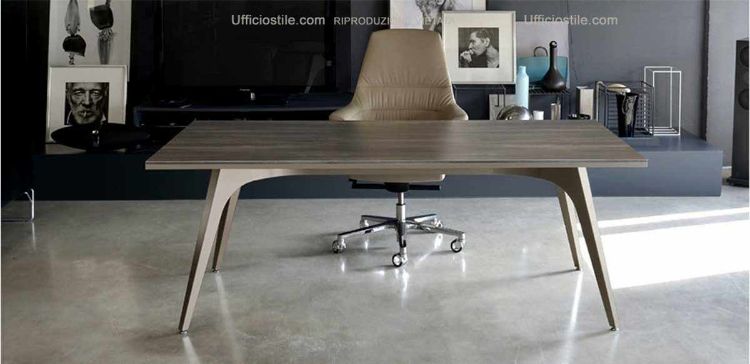 Scrivania studio ufficio da 200 cm con piano in conglomerato ligneo spessore 40 mm rivestito in melaminico finitura Olmo, struttura in lamiera di acciaio 15/10 verniciato Titanio, produzione Made in Italy e garanzia 3 anni.