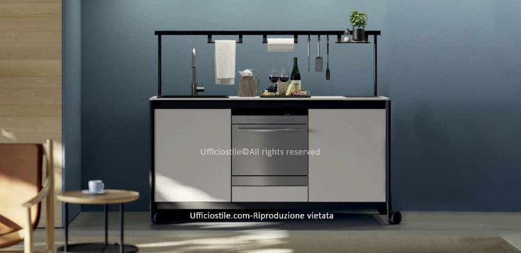Immagine di Cucina su ruote con lavello, piano cottura e lavastoviglie