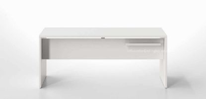 Scrivania con gambe pannellate da 160 x 80 cm composta da piano, gambe e gonna in truciolare nobilitato con resine melaminiche antiriflesso, piano e gambe spessore 28 mm bordati in ABS, gonna alta 300 mm collegata con staffa metallica per passaggio cavi e piedini regolabili in plastica.