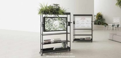Mobile su ruote porta TV e lavagna con struttura metallica, staffa per fissaggio monitor fino a 43”, lavagna in conglomerato ligneo spessore 16 mm rivestita in laminato lucido bianco antigraffio, bordo perimetrale in ABS nero, mensola laterale, gancio portaborse, carter per salita cavi e ruote in nylon con freno.