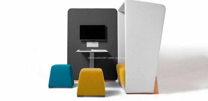 Arreda l'ufficio con il set multimediale Ufficiostile. Include un tavolo in HPL con prese USB e predisposizione TV, abbinato a un divanetto con tetto per la massima privacy.