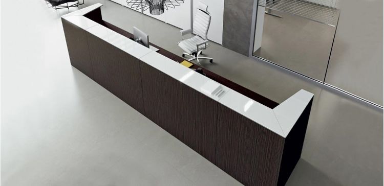 Immagine di Bancone reception cm. 450 con top bianco lucido
