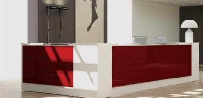 Immagine di Reception ad elle con frontali colorati
