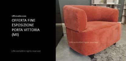 Poltrona attesa fine esposizione con struttura interna in multistrato di faggio, imbottitura in poliuretano espanso e piedi in legno verniciati neri, disponibile come offerta Ufficiostile fine esposizione.