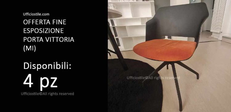 Poltroncina monoscocca fine esposizione con scocca in polipropilene nero, base a 4 razze in polipropilene nero e sedile imbottito e rivestito, disponibile come offerta Ufficiostile fine esposizione.