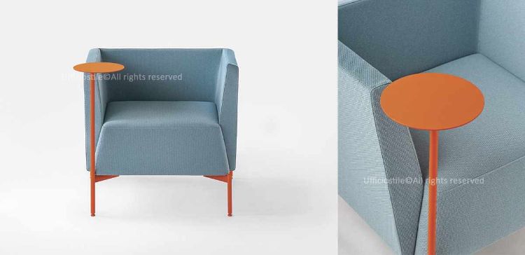 Poltroncina per area attesa Ufficiostile con rivestimento monocolore ignifugo, piedini in acciaio verniciato arancio e tavolino rotante, codice prodotto ITDIKKEN12.
