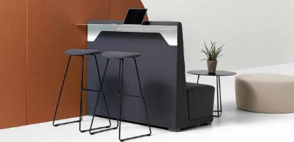 Immagine di Divanetto, sgabelli, pouf e tavolino