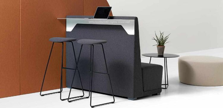 Immagine di Divanetto, sgabelli, pouf e tavolino