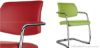 Poltrona visitatori con braccioli fissi, base cantilever con telaio in acciaio cromato e rivestimento tecnico in PVC, poliestere e cotone, ideale per sale riunioni, uffici direzionali e aree accoglienza professionali.