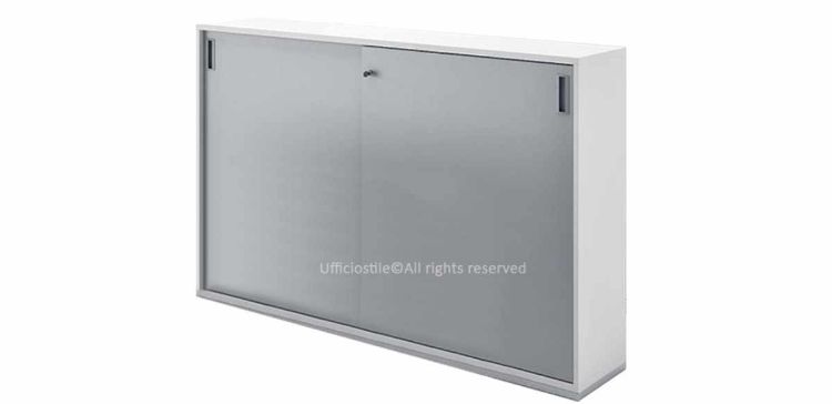 Contenitore per ufficio Ufficiostile alto 115 cm con ante scorrevoli, realizzato in conglomerato ligneo melaminico con finiture ampiamente personalizzabili, bordi in ABS e piedini livellatori, codice prodotto ITDV50002.