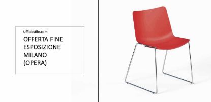 Sedia monoscocca in polipropilene rosso con telaio a slitta cromato, soluzione Made in Italy fine esposizione per uffici, sale riunioni, aree attesa e spazi professionali.