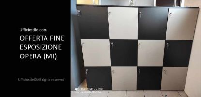Armadio lockers bicolore fine esposizione, realizzato interamente in laminato nelle finiture Nero e Tortora, dimensioni 180x46x149 cm, ideale per uffici, spogliatoi aziendali e ambienti professionali.