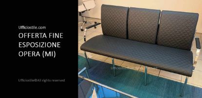 Panca attesa a tre posti con rivestimento CAT. V colore 355 e basamento in alluminio cromato, soluzione Made in Italy fine esposizione per reception, sale d’attesa e ambienti professionali.