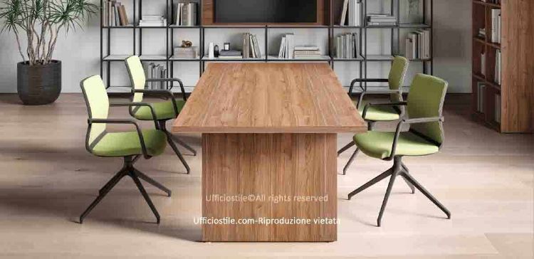 Tavolo riunioni rettangolare da 240x100 cm in melaminico con piano spessore 25 mm, disponibile nelle finiture Noce Stelvio, Rovere chiaro, Bianco e Wengè, ideale per sale riunioni professionali.