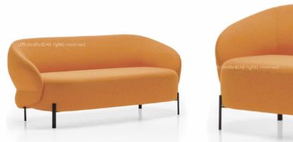 Divano Juke a 2 posti da 170 cm per aree attesa e lounge ufficio, con struttura a colonna in doppio tubolare metallico, piedini in plastica PE antigraffio neri, sedile e schienale imbottiti con resine espanse indeformabili a doppia densità e rivestimento in poliestere FR Trevira CS.