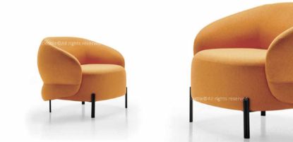 Poltrona Juke imbottita per aree attesa con struttura a colonna in doppio tubolare metallico, piedini in plastica PE antigraffio neri, sedile e schienale imbottiti con resine espanse indeformabili a doppia densità e rivestimento in poliestere FR Trevira CS.