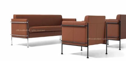 Composizione lounge serie Jack per ufficio, reception e sale attesa, composta da divano 2/3 posti e due poltrone abbinate con struttura in acciaio cromato, imbottitura in poliuretano espanso e rivestimento fisso in ecopelle ignifuga certificata.
