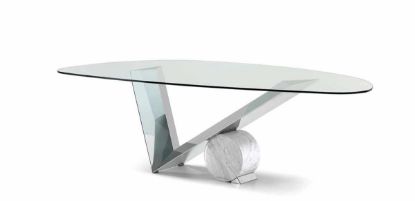 Tavolo Valex con piano sagomato in cristallo trasparente spessore 12 mm, base in acciaio inox lucido e cilindro disponibile in marmo Travertino, Nero Marquina, Bianco Carrara o Verde Alpi, ideale per sale riunioni e uffici direzionali di rappresentanza.
