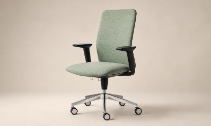 Poltrona operativa ergonomica con base a 5 razze cromate, retroschienale in poliuretano rivestito, braccioli in nylon nero regolabili in altezza, meccanismo oscillante, sistema antiurto e antiritorno dello schienale e rivestimento ignifugo Xtreme FR.