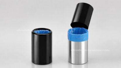 Cestino gettacarte da ufficio con struttura Plus composta da corpo esterno in polimero tecnico senza fondo, contenitore interno in banda stagnata, finitura nera, altezza 35 cm e diametro 24,5 cm.