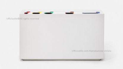 Contenitore per la raccolta differenziata da 160 litri con design solido e minimale, struttura in ferro verniciato a polvere, coperchio a ribalta, componenti facilmente disassemblabili e materiale riciclabile al 100%.