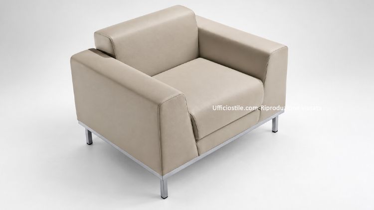 Poltrona attesa ufficio Modo con imbottitura in poliuretano espanso indeformabile, struttura in multistrati di abete, rivestimento in ecopelle ignifuga e telaio in tubolare d’acciaio verniciato alluminio con piedini regolabili.