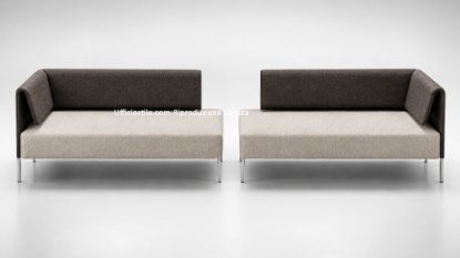 Coppia di divanetti attesa per ufficio, reception e aree conversazione, con schienale liscio bicolore, struttura portante in acciaio verniciato e rivestimento in tessuto Xtreme FR® con certificazione di reazione al fuoco del rivestimento.