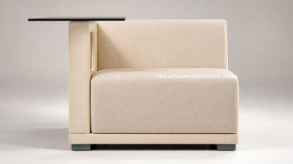 Poltrona per area lounge Ufficiostile con bracciolo elettrificato, scocca in legno imbottita, seduta in tessuto ignifugo Trevira CS e schienale in PVC, codice prodotto ITDMCI04.