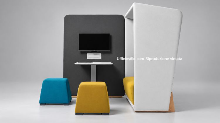 Arreda l'ufficio con il set multimediale Ufficiostile. Include un tavolo in HPL con prese USB e predisposizione TV, abbinato a un divanetto con tetto per la massima privacy.