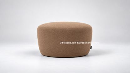 Scopri il pouf imbottito da 55 cm Ufficiostile. Design Made in Italy con interni in legno, piedini in polipropilene e tessuto ignifugo Trevira CS.