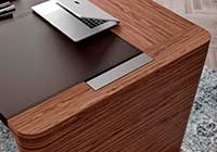 Linea 610 piano direzionale con inserto in cuoio