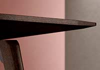 Linea Liar piano in MDF impiallacciato con bordo arrotondato in legno massello